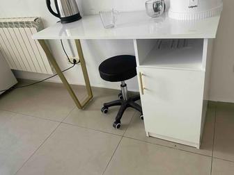 Продается маникюрный стол