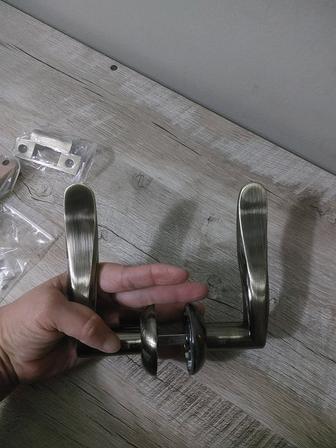 Межкомнатная дверная ручка.