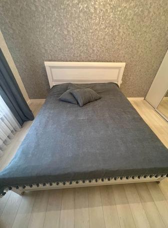 Кровать и стол