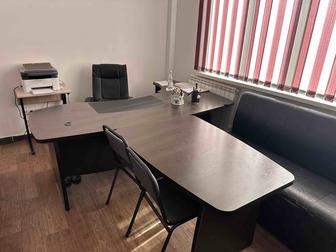 Офисная мебель в кабинет руководителя (столы, шкафы)