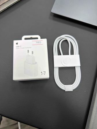 Продаю оригинальный адаптер и кабель на айфон, адаптер на гарантии