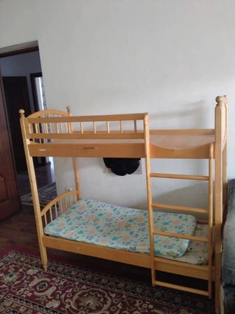 Продам кроватку двухъярусная 10000т