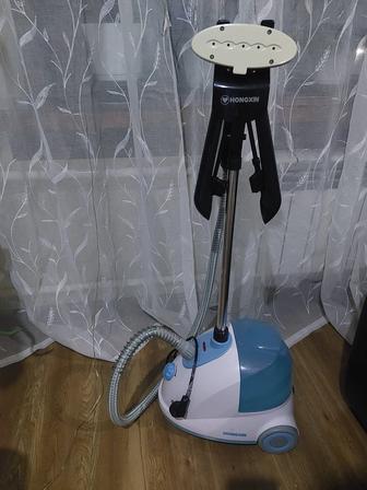 Паровой отпариватель..с вешалкой для вещей