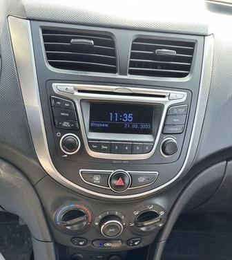 Продам штатную магнитолу на хендай акцент