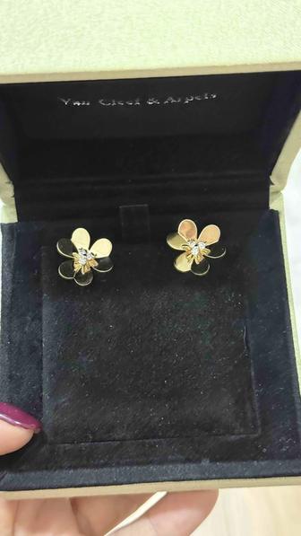 Продам золотые серьги с бриллиантами