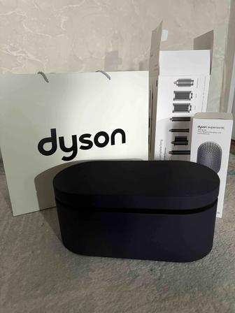 Продается Дайсон фен с полной насадкой укладки и массажной расческой