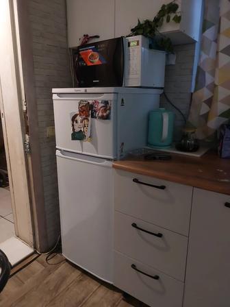 Продам холодильник маленький компактный
