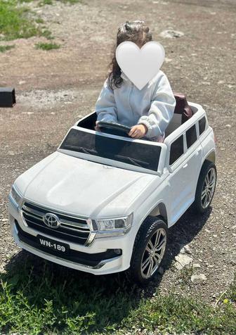 Продам детскую машину марки Toyota