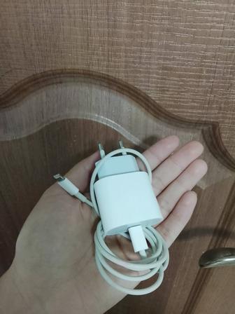 Продам зарядку на айфон оригинал