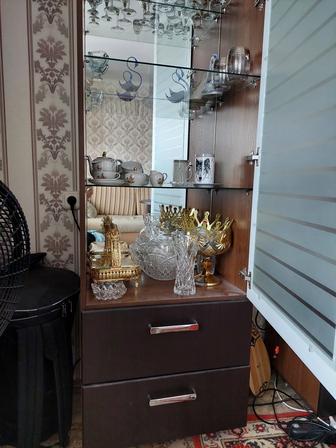 Продаю б/у шкаф и тумбу для гостиной