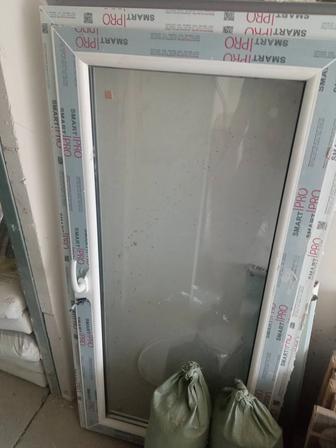 Продам пластиковое окно и дверь балконные