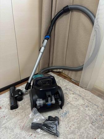 Продам б/у пылесос Philips FC9573