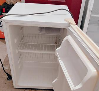 Продам офисный холодильник