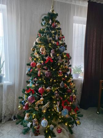 Продам елку 210 см