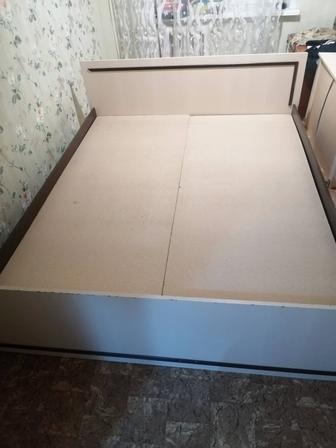 Продам 2-х спальную кровать