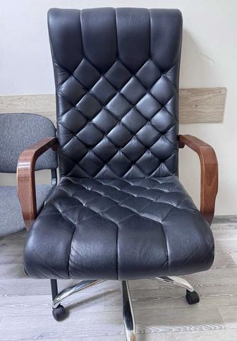 Офисное кресло