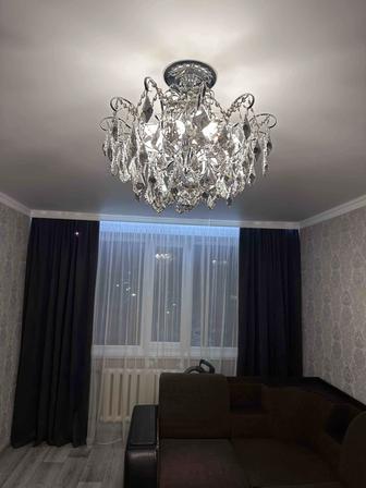 Продам люстру и шторы