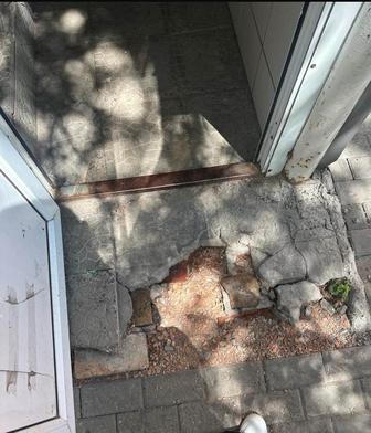 Требуется мастер по укладке брусчатки и кафеля, а также по ремонту дверей