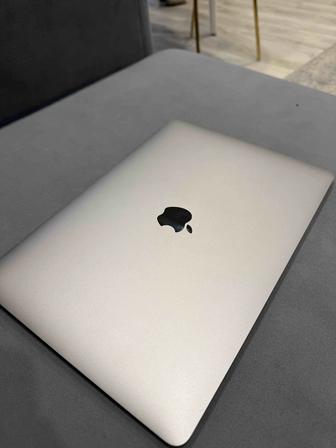 Продам MacBook Air 13 2020