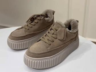 Продаю зимние кроссовки