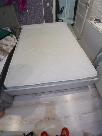 Продам двухспальную кровать в хорошем состоянии