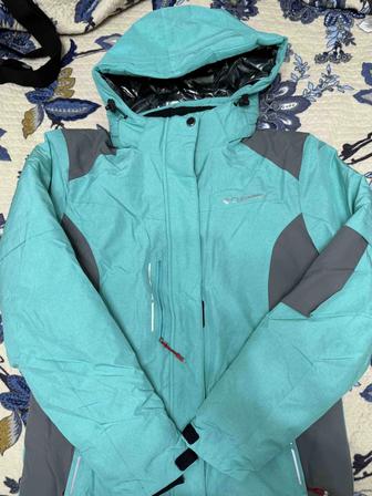 Продается новый женский лыжный костюм.