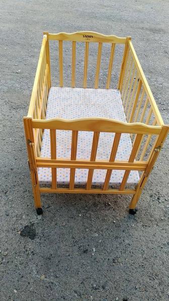 Детская кроватка