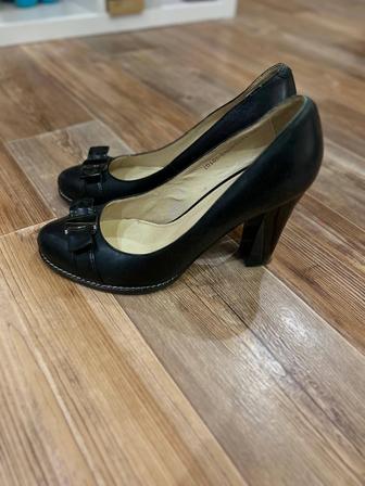 Продам туфли , 36 размер , кожа .бу