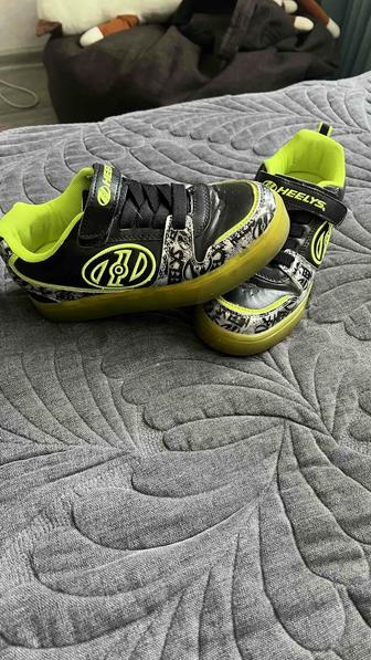 Кроссовки роликовые