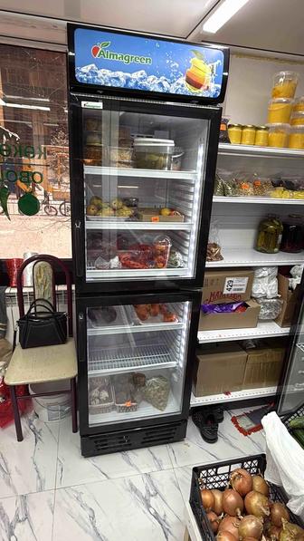 Продам витринный холодильник