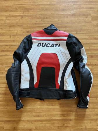 Мото куртка Ducati