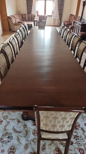 Стол и стулья