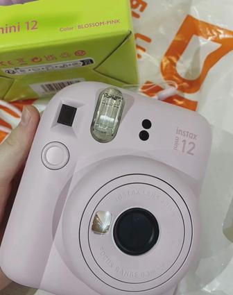 Продам камеру Instax 12 mini новый