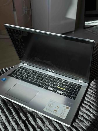 ноутбук ASUS VivoBook (модель ES10KA) как новый
