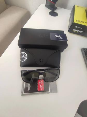 Солнцезащитные очки Ray Ban