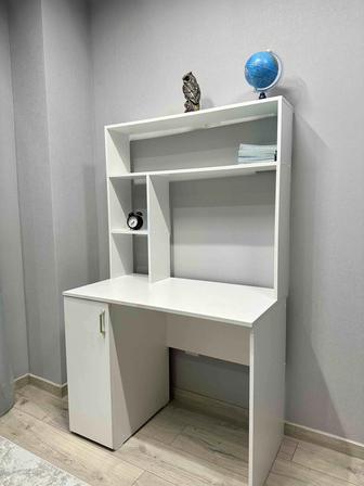 Продам качественный, крепкий, компьютерный стол для школьника