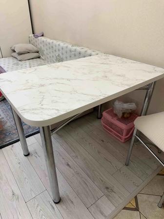 Продам кухонный стол 90 на 70