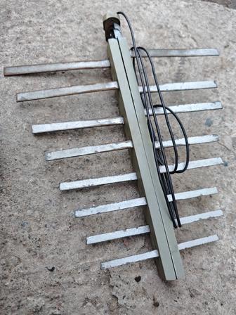 Антенна Телевизионная Советская 
Монтируется на улицу или в доме