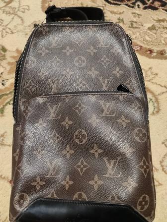 Продам барсетку LOUIS VUITTON