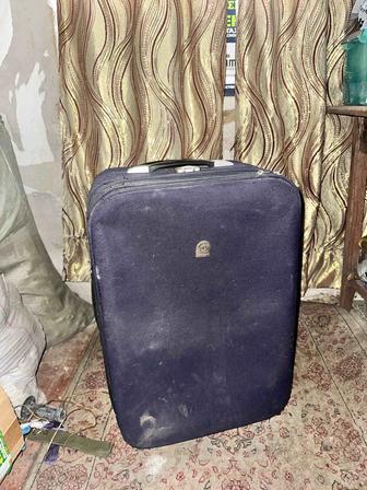 Продам чемодан