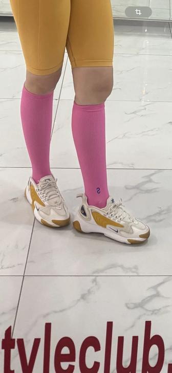 Кроссовки Nike женские 38 р