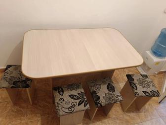 Продам стол с с табуретками