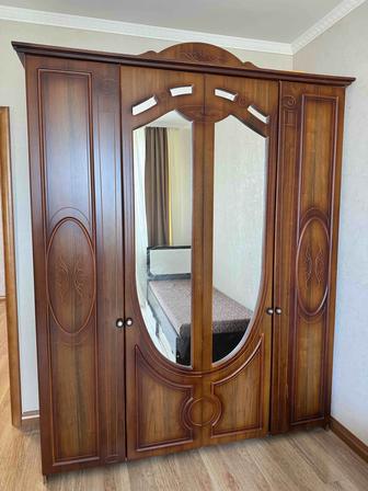 Продам шифоньер и тумбы в спальню