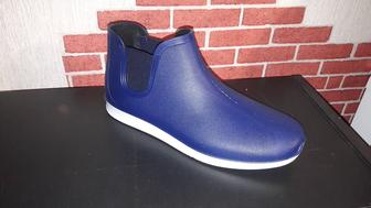 Продам резиновые полусапожки,модель Челси