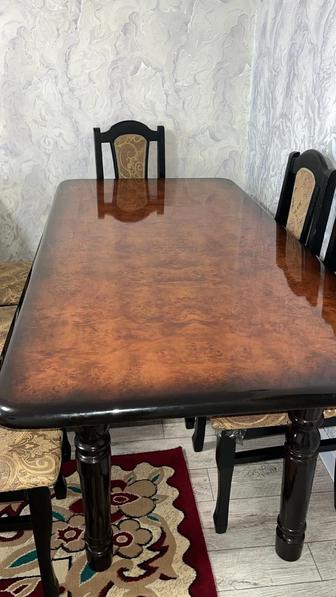 Стол со стульями