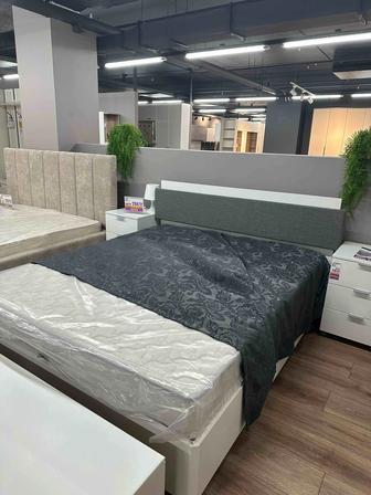 Кровать двуспальная с подъемным механизмом