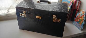 Сундук со столовыми приборами