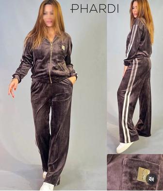 Продам Костюм женский PHARDI, р.42,44,48. Цвет коричневый. Бордо