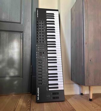 MIDI-Клавиатура в отличном состоянии
