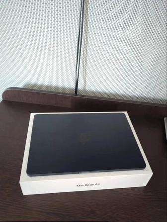 Ноутбук Apple MacBook Air 13 / 16 Гб / SSD 256 Гб / macOS